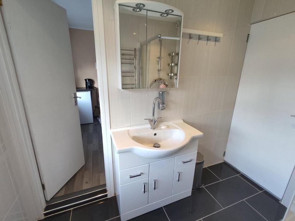 Vika Residence Deluxe Apartments Wednesbury Holiday Resort Buitenkant foto